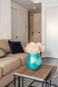 Modern Studio Condo High Floor Downtown Toronto