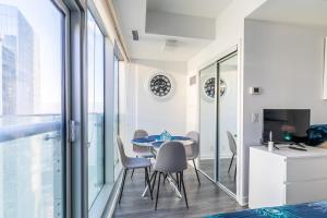 Modern Studio Condo High Floor Downtown Toronto