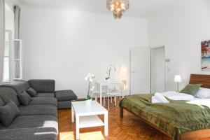 Comfortable 2BR Apartment Next to Rennweg
