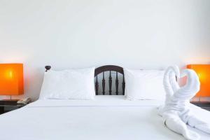 Townhouse Hillview Suites Pattaya Formerly Chatkaew Suites