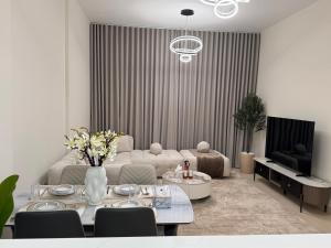 Modern Feel Designer Apartment in Prime Location
