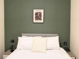 3BR Contractors Stay in Ammanford with Parking and Wi-Fi