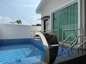 Rustic Vibe Pool Bungalow Karaoke 5R7B for 22pax