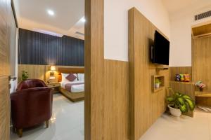 The Corporate Hotel - NEAR TERMINAL 3 DELHI AIRPORT WITH - Free AIRPORT PICKUP