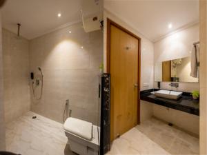 The Corporate Hotel - NEAR TERMINAL 3 DELHI AIRPORT WITH - Free AIRPORT PICKUP