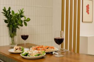 Yongsan,Itaewon, Haebangchon, Gangnam 20minutes,N Seoul Tower, Seoul Station, Han River