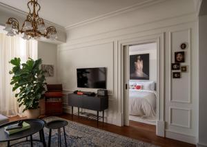 Hovagimyan Hotel and Suites