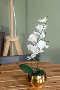 Compact Apartment with Balcony Nearby the Old Town by Noclegi Renters