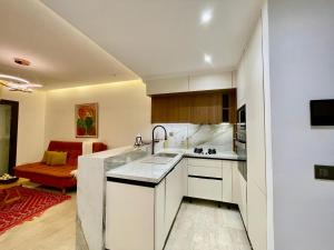 Luxury and Art Contemporary with Masterpieces