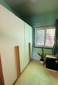 MILD ISLAND STAY ROOm