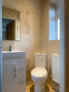 Large 4 bed contractor House sleeps 7