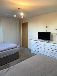 Large 4 bed contractor House sleeps 7