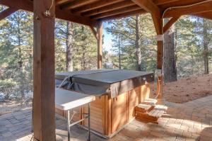 Alton Natl Park Adventure Base with Shared Hot Tub