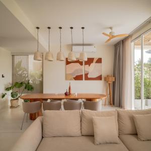 Rare 5BR Oasis - 30m to Sea