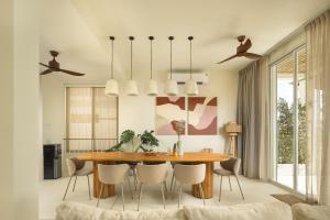 Rare 5BR Oasis - 30m to Sea
