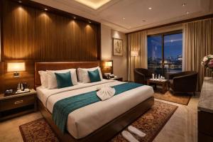 The Corporate Hotel - NEAR TERMINAL 3 DELHI AIRPORT WITH - Free AIRPORT PICKUP
