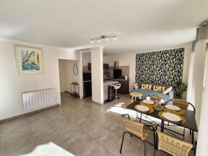 Sanary, 3 couchages, climatisation, tout à pied