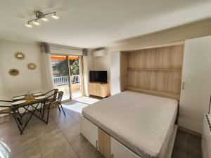 Sanary, 3 couchages, climatisation, tout à pied
