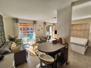 Sanary, 3 couchages, climatisation, tout à pied