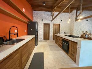 Vila Pitanga- Pé na Areia - Praia da Justa - Ubatuba Lado Norte