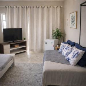 Suite elegante,proximo à praias e comércio com vaga para carro