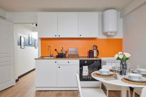 Superb Location 3 Min to Metro AC Elevator