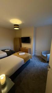 Spacious Home, Up to 10 Guests, Wi-Fi & Parking