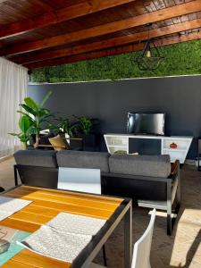 Vacation Vibes - Modern Apartment in Golem near sea