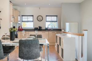 Modern 2BED House wParking Walton - Pass the Keys