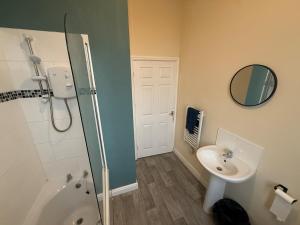 Resilets Quayside Stays 2 - Central - Contractors - 2BR