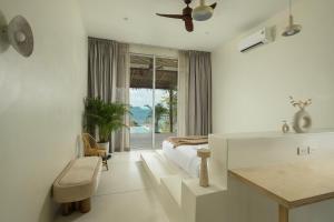 Rare 5BR Oasis - 30m to Sea