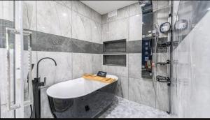 Beautiful dreaming house 5 Bdrooms