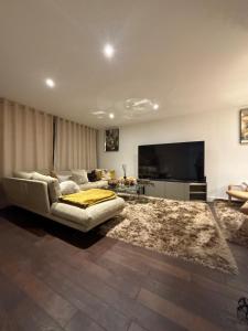 3 Bed home in central London Long stay