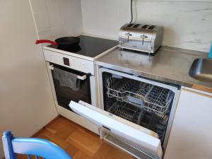 Stay charmingly close to the sea & nature in Byxelkrok