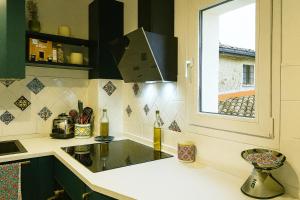 Camera con bagno cucina e terrazza al Vicoletto al Massimo