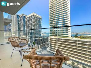 HiGuests - Sunlit 1 BR Escape with Emaar Beachfront Access
