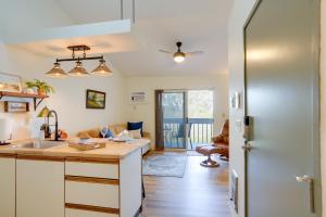 Pet-Friendly Oak Harbor Condo Walk to Lake!
