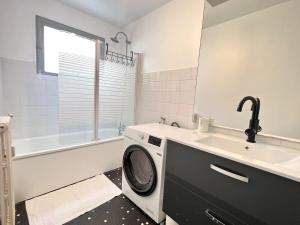 Large 3 bedroom parking and fiber