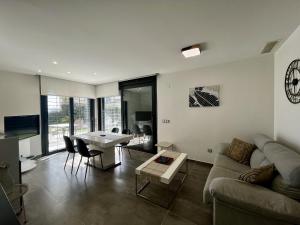 Infinity luxury sea view apartment with private garden