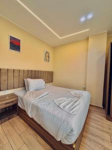 Pyramids fort & free pick up shuttle