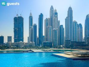 HiGuests - Sunlit 1 BR Escape with Emaar Beachfront Access