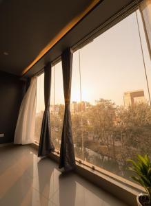 Noir Suites