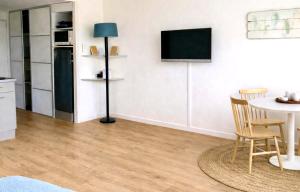 Grand studio jardin et piscine Coeur St-Martin