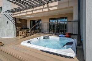 Luxury Family Townhouse Near Disney & Dining