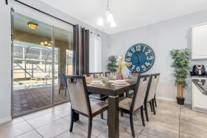 Ev1339 - Sunset Palm Retreat