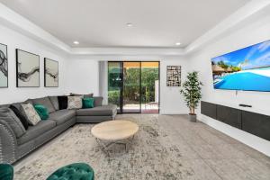 Ev8165 - Sunny Escape