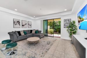 Ev8165 - Sunny Escape