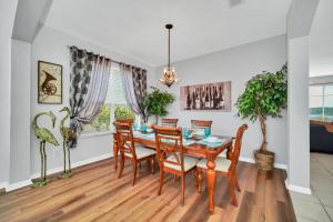 6 Bed Home With West Facing Pool & Spa 353