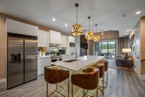 Stylish Townhouse Near Disney For Families