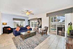 Ev910 - Sunny Palms Retreat